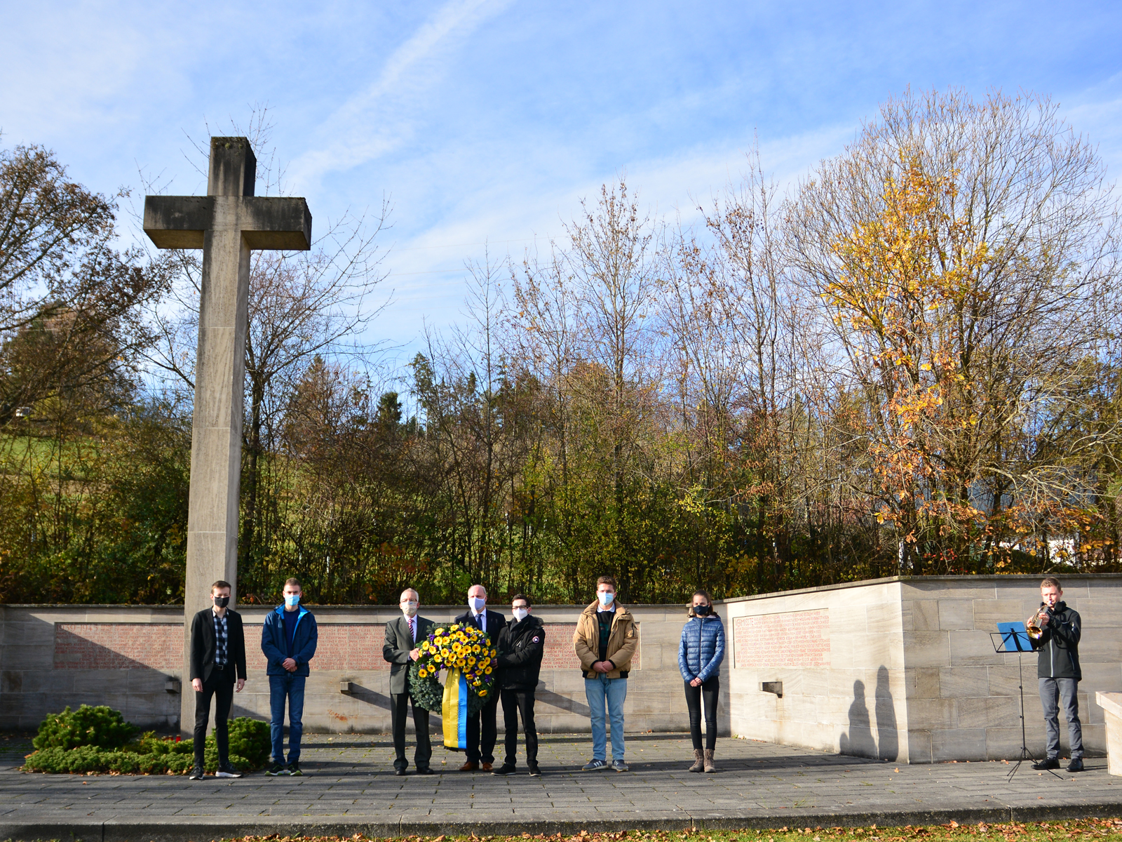  Gedenken an die Verstorbenen des Ersten und Zweiten Weltkrieges am Ehrenmal 