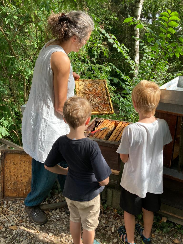  Honigverkostung bei der Familie Henschke auf dem Unteren Zusenhof 