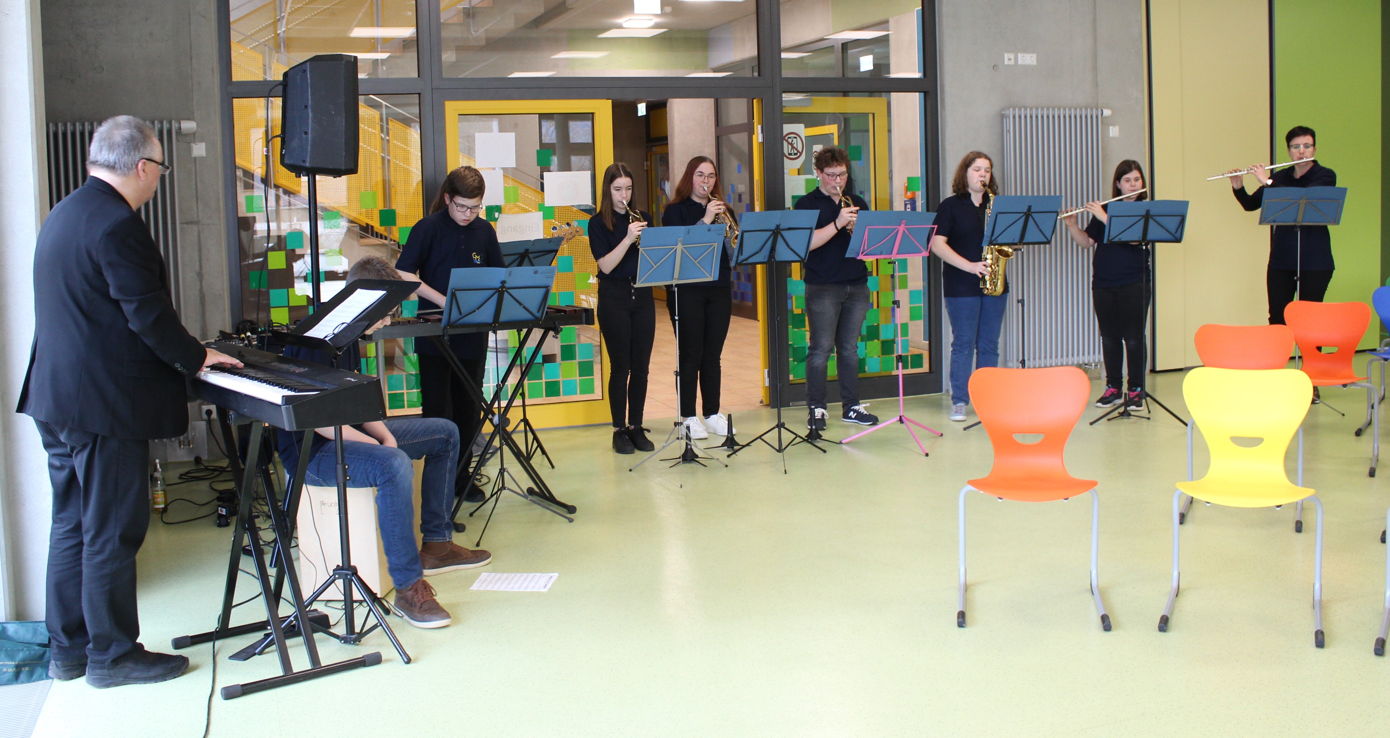  Der Bläserklasse der Gemeinschaftsschule Unterm Hohenrechberg oblag die musikalische Eröffnung des Abends. 