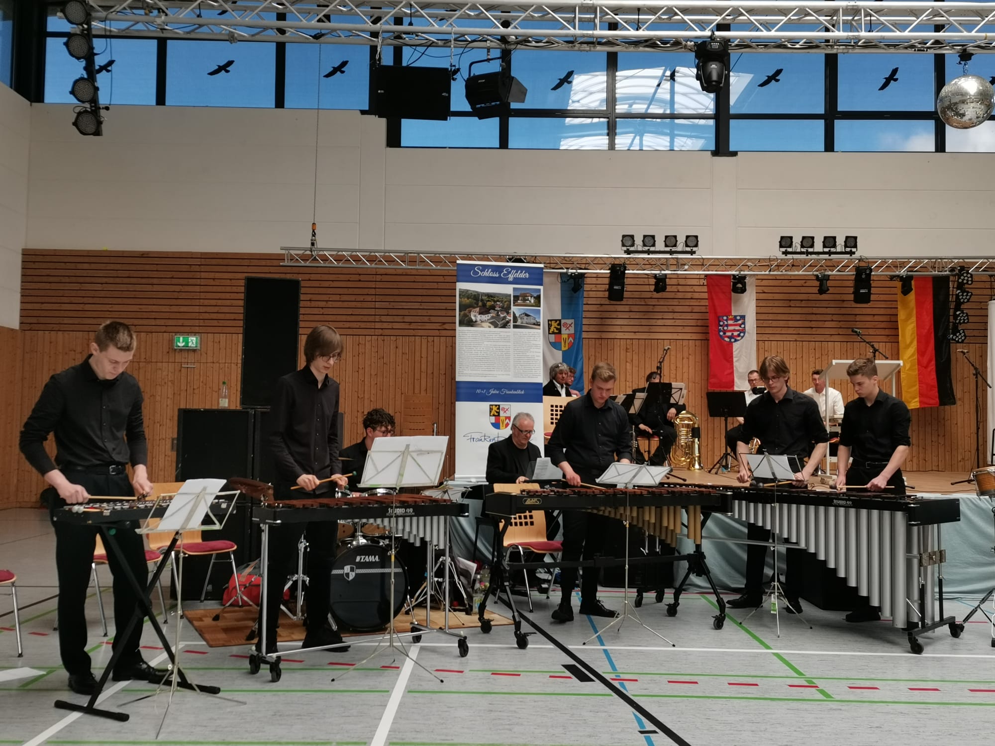  Das Percussion-Ensemble der Musikschule Waldstetten umrahmte unter anderem dem ökumenischen Gottesdienst in der Meng-Häm-Arena. 