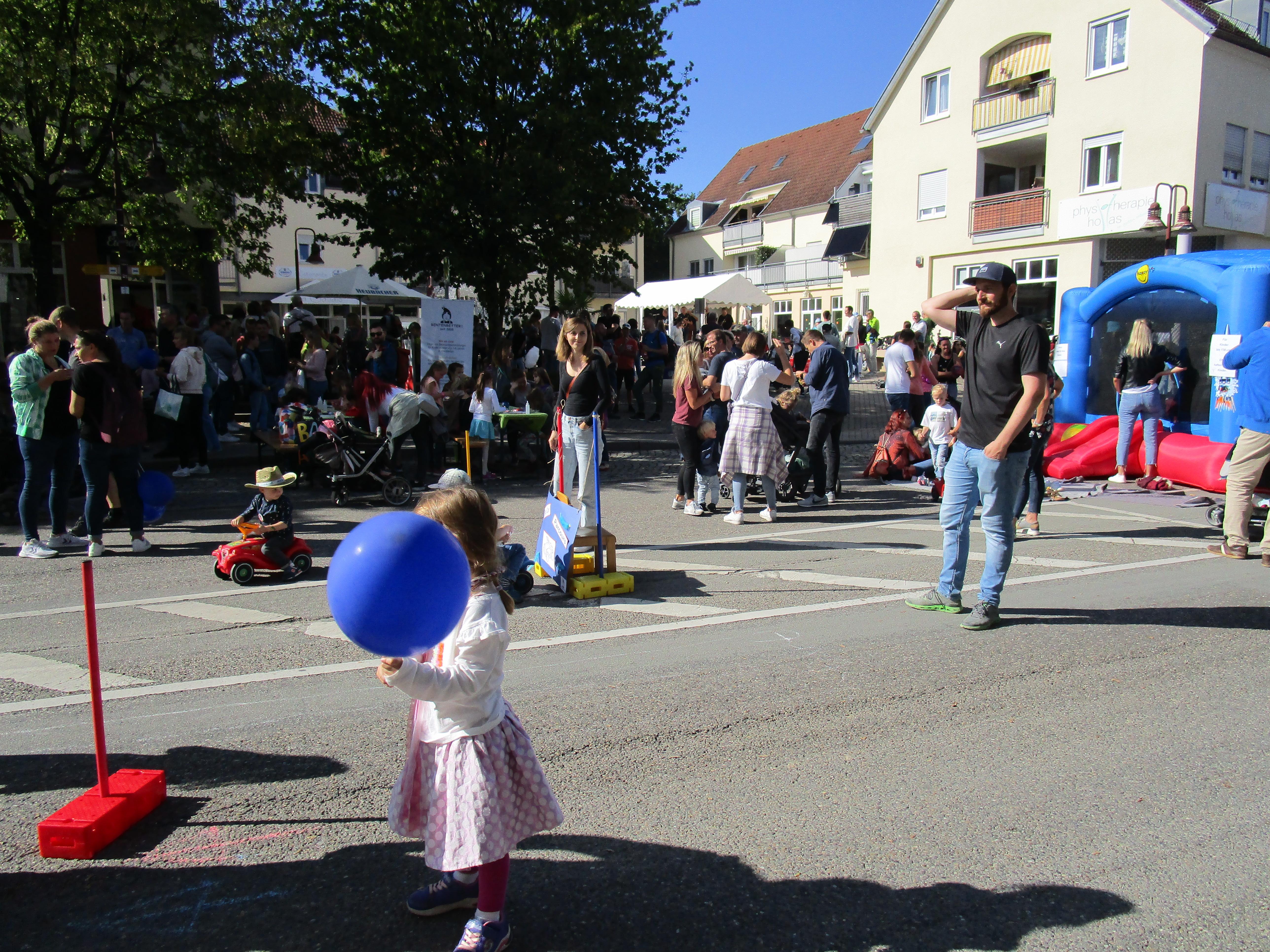  Festbetrieb in der Gmünder Straße. 