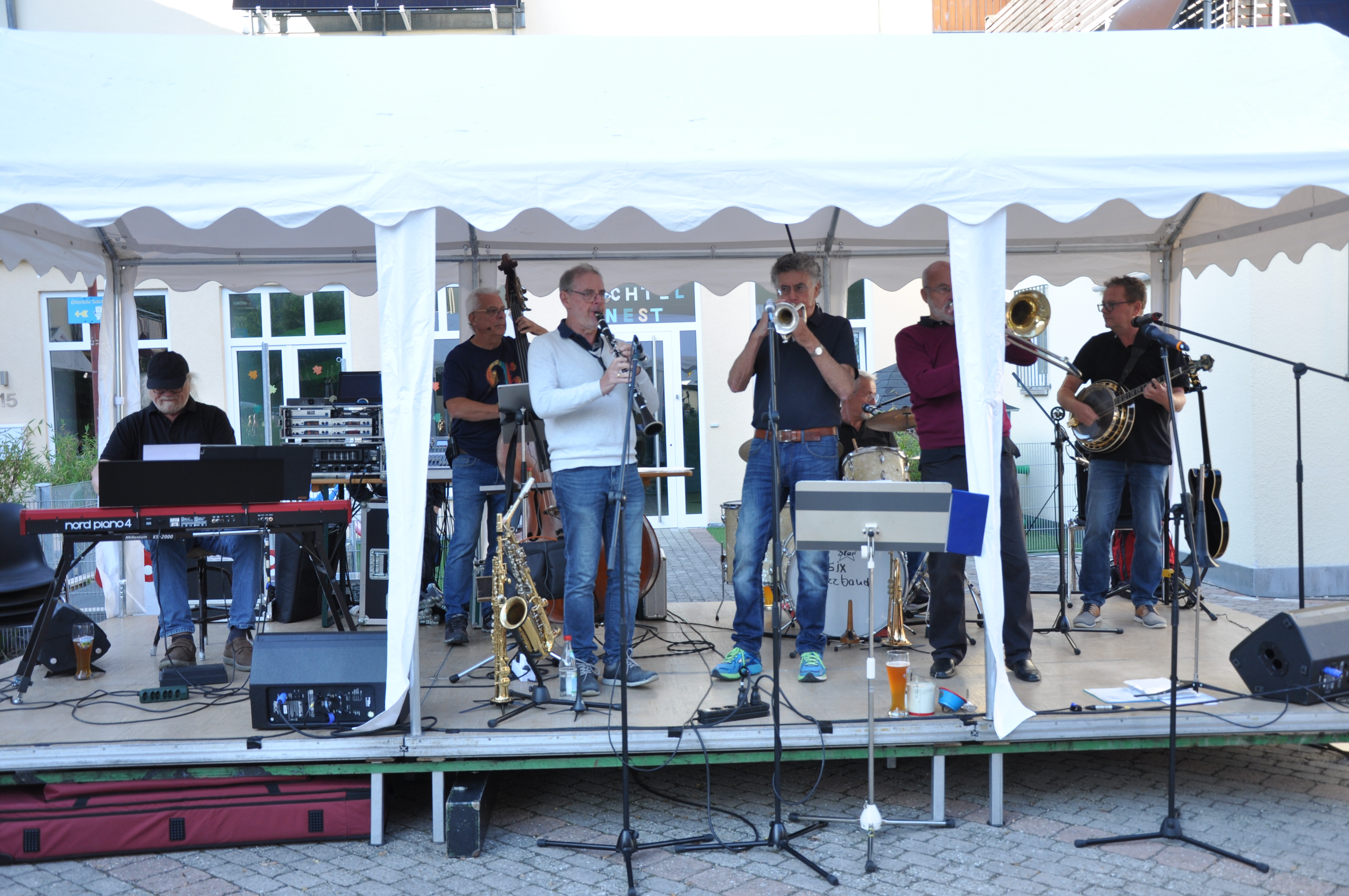  Die Jazz-Formation Hot Six spielte auf dem Malzéviller Platz. 