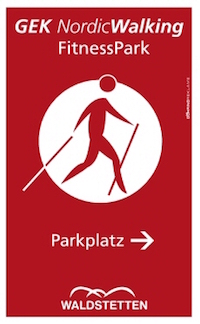  Nordic Walking-Hinweisschild zum Parkplatz 
