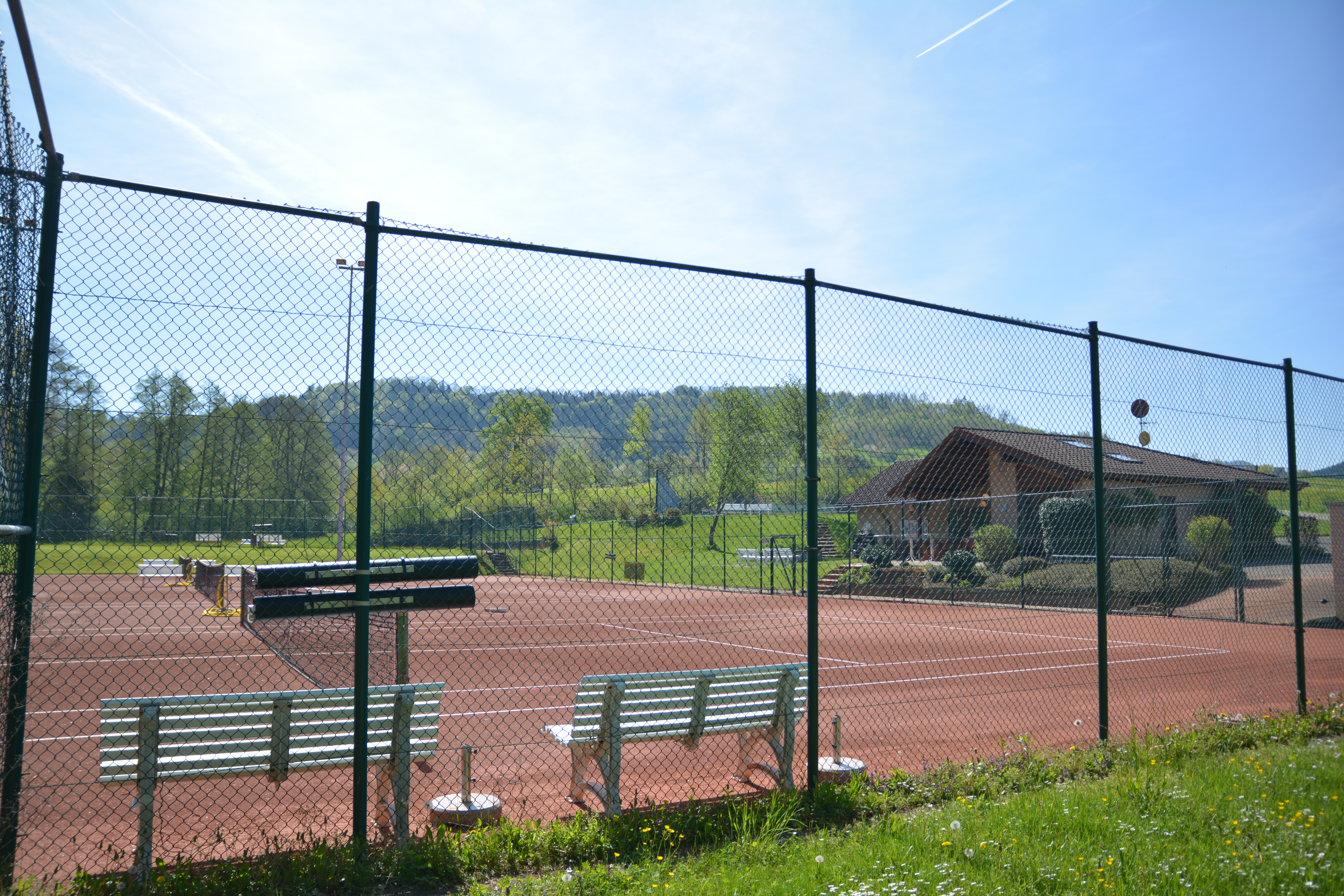  Die Tennisplätze mit Vereinsheim in Waldstetten 