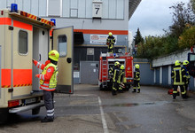 Hauptübung der Gesamt-Feuerwehr Waldstetten sowie des DRK-Ortsvereins Waldstetten am 15. Oktober 2022 auf dem Firmenareal der PTS-Prüftechnik