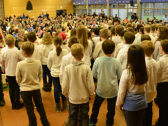 Waldstetter Weihnacht am 17. Dezember in der Waldstetter Stuifenhalle mit weit über 120 Akteuren