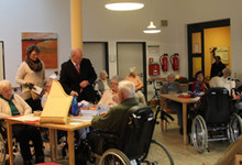 Bürgermeister Michael Rembold besucht traditionell die Senioren in St. Johannes