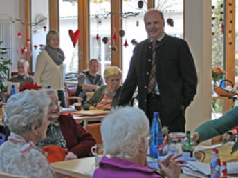Bürgermeister Michael Rembold besucht vor Weihnachten wiederum viele Bewohner von Pflegeheimen, Seniorenwohnanlagen, Menschen mit einem schweren Schicksalsschlag und Kinder in Kindergärten