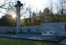 Neuer Urnenwandhof und Endbestattungsplatz für Urnen auf dem Waldstetter Friedhof im November 2019 fertiggestellt und gesegnet