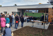 Großes Interesse bei der Einweihung und Übergabe des neuen schmucken Kindergartens Berg-Wichtel an der Rosensteinstraße in Waldstetten am 8. Oktober 2022