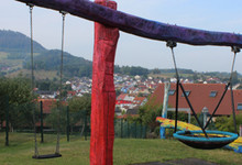 Kinderspielplatz im Wohngebiet „In der Breite“ erstrahlt in neuer Farbe
