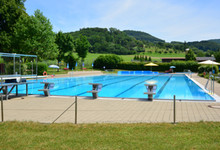 Schwimmunterricht der Waldstetter Grundschüler im Freibad
