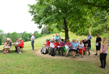 Die Waldstetter Albvereins-Ortsgruppe bereitet sich auf den DWT2022 vor: Vorstellung der Wanderweg-Beschilderung an der Reiterles Kapelle am 29. Juli 2022